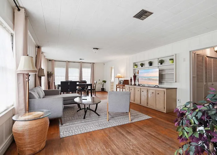 Spacious 4br For Crews & Groups With Free Parking *