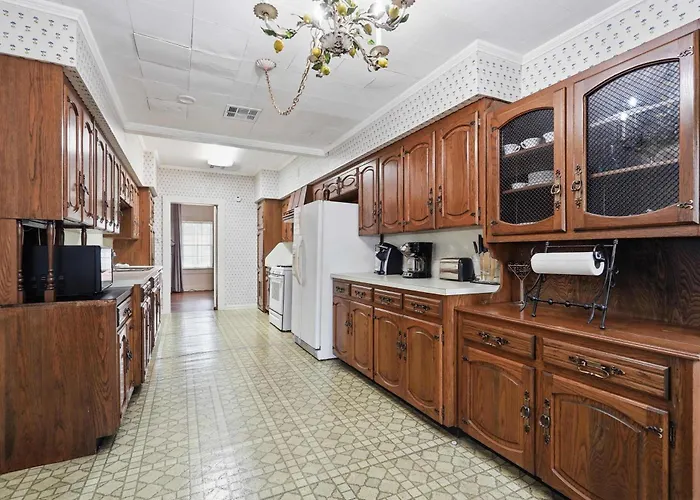 Spacious 4br For Crews & Groups With Free Parking Lafayette
